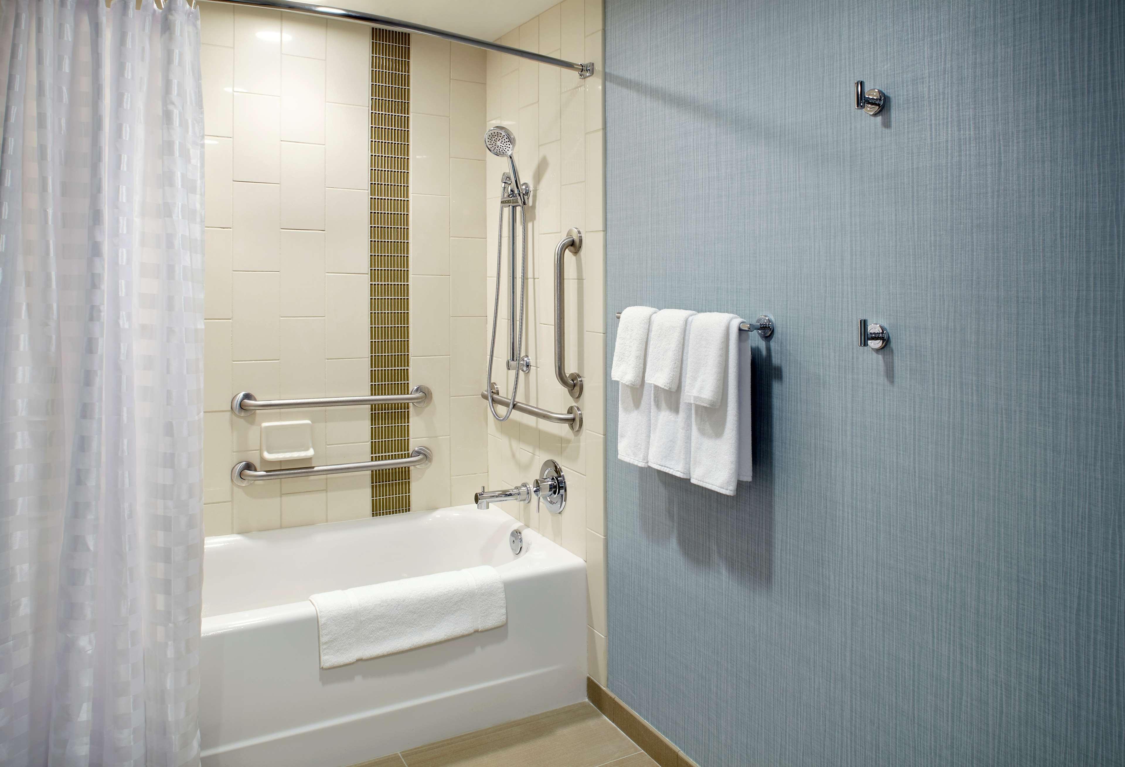 Hyatt Place Cleveland/Lyndhurst/Legacy Village Экстерьер фото